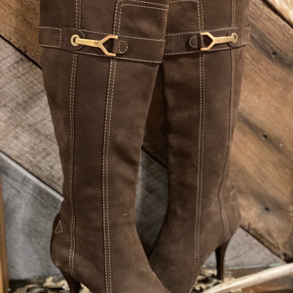 Louis Vuitton Brown Suede Boots - ✨Authentic - Picture 4 of 14